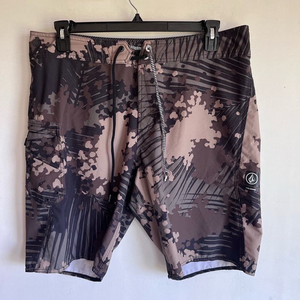 Volcom Mod-Tech recycled Men's Camo surfing board Shorts size 36